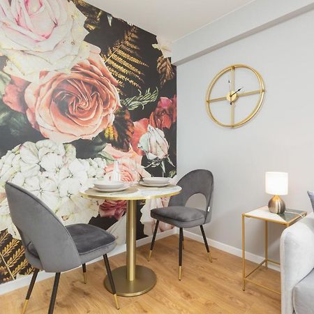 City Center Apartment Near The Vistula By Noclegi Renters Warszawa Eksteriør bilde